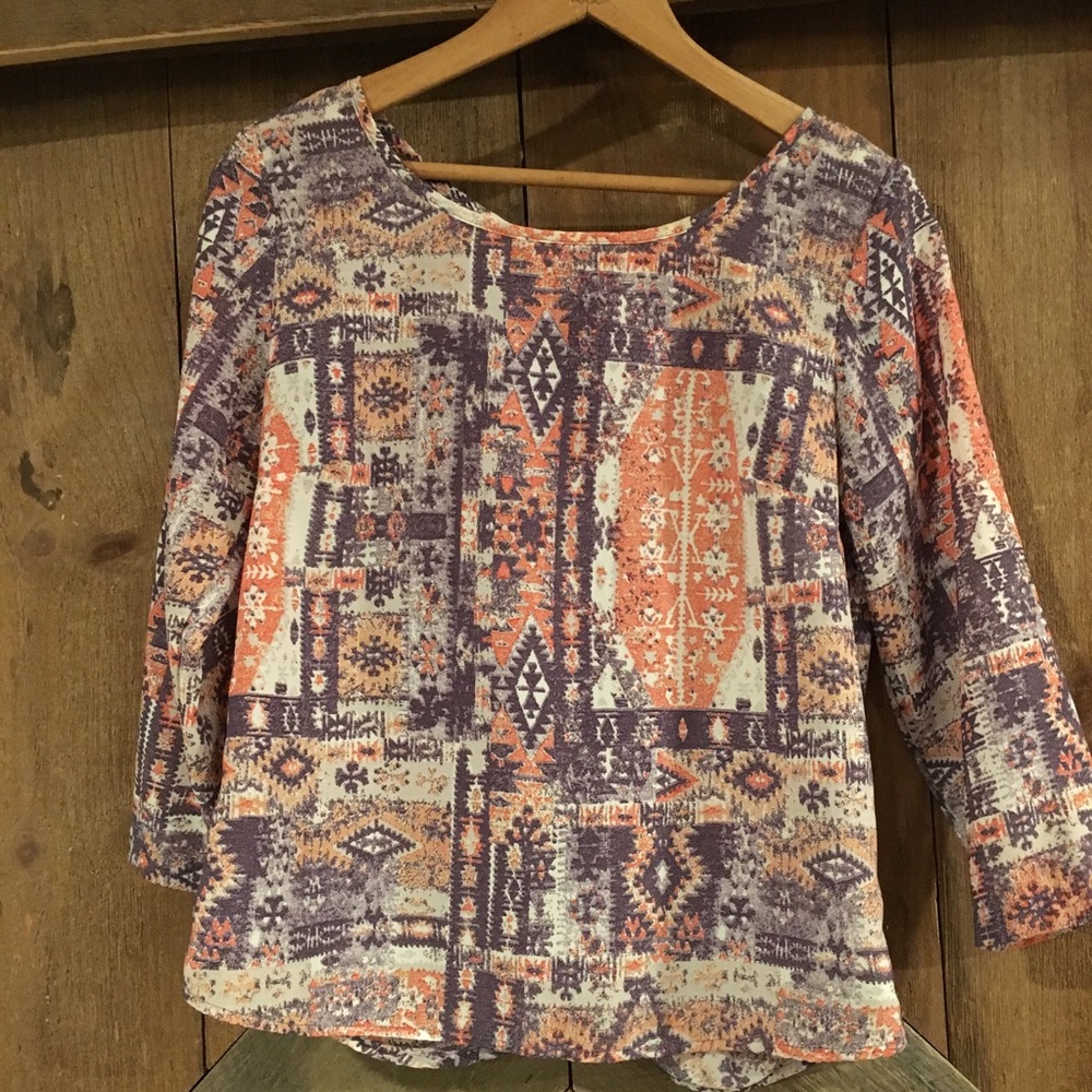Aztec style 3/4 sleeve open back shirt